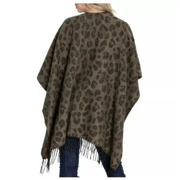 Woolrich Animal Print Wrap - Picture 2 of 5